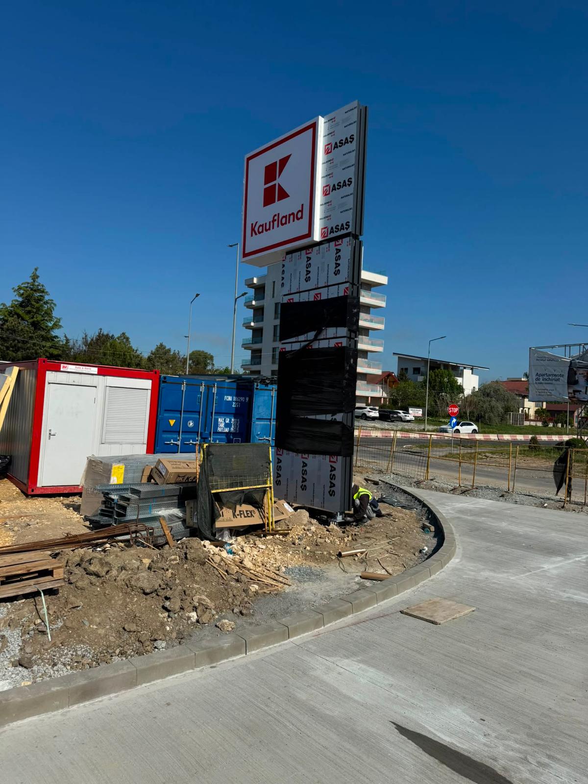 Construcție stelă publicitară / totem Kaufland Năvodari 02